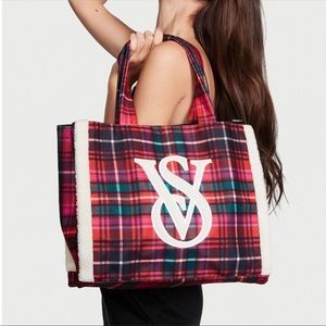 Brand new VS bag with faux shearling trim on exterior